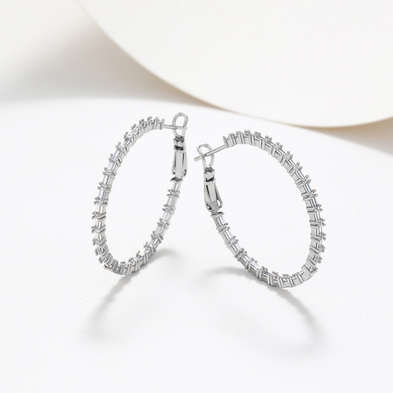 Xuping joyería de bronce anillo de piedra anillo redondo pendientes de orejas para mujeres europeas y americanas sensación transfronteriza de la personalidad de los pendientes para mujeres