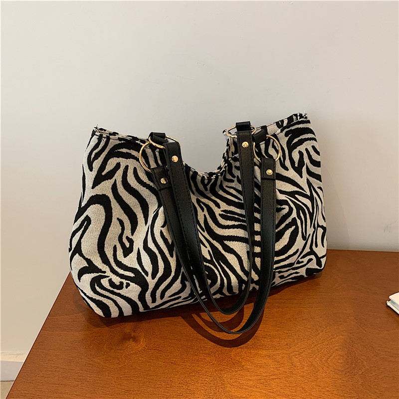 Bolso de hombro de invierno para mujeres 2024 nueva impresión bolso de brazo para mujeres moda coreana mochila casual bolso de mano