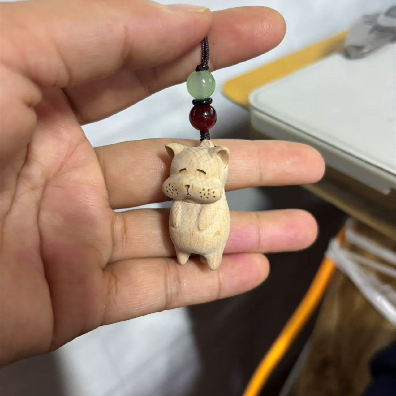 Fabricantes al por mayor de madera de haya, llavero de gato podrido, colgante de bolsa de gato de la suerte, accesorios de manija de dibujos animados, colgante de accesorios