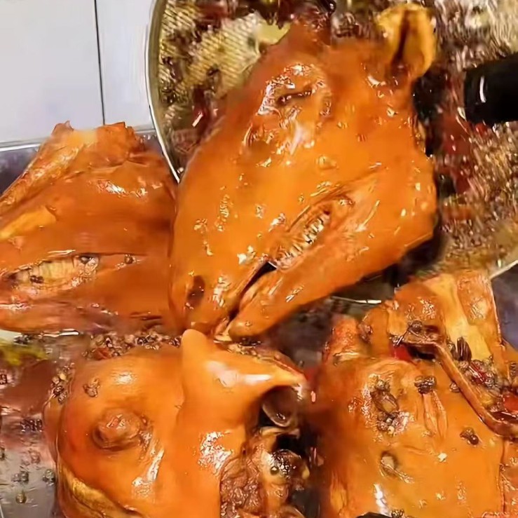 羊头整只新鲜生羊头冷冻批发生鲜带皮羊头羊脸肉麻辣羊头摆摊用