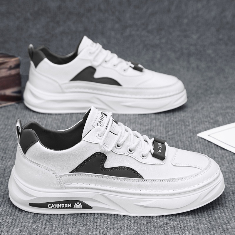 Pequeños zapatos blancos de cuero para hombres zapatos de skate estudiantes juveniles primavera 2025 nuevos zapatos de moda para hombres zapatos de moda casuales