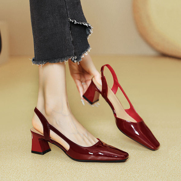 Summer sandals with a strap