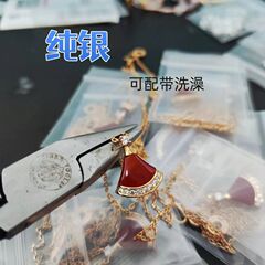 純銀の扇形の小さいスカートのネックレスの女性の天然の貝の母のCNCはドリルのスカートのペンダントのメーカーの直接販売を入れます。