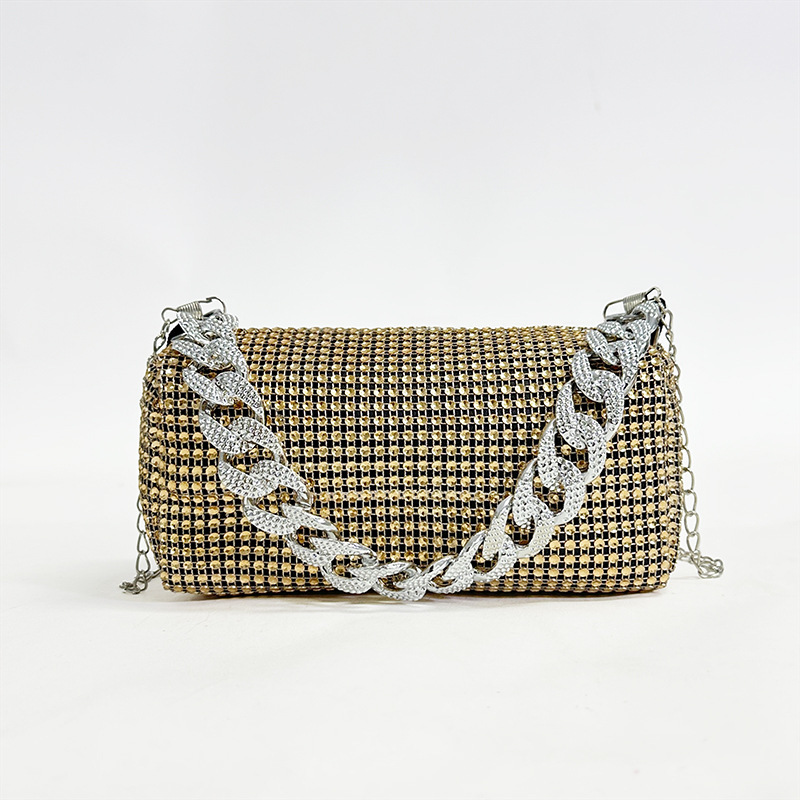 Bolsa de cadena de taladro de la red de comercio exterior para mujeres 2025 nueva primavera personalidad explosión de estilo extranjero hombro nicho bolsa de cena para mujeres
