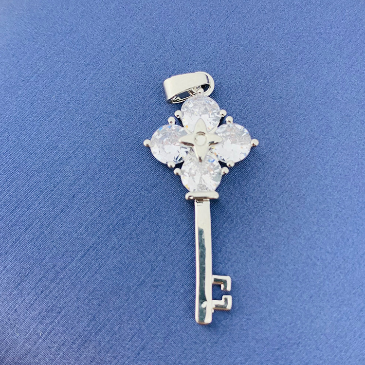 百種類のペンダントは心のままにファッションの経典を配合します。カップルの美しいペンダントは親友のアクセサリーを送ります。