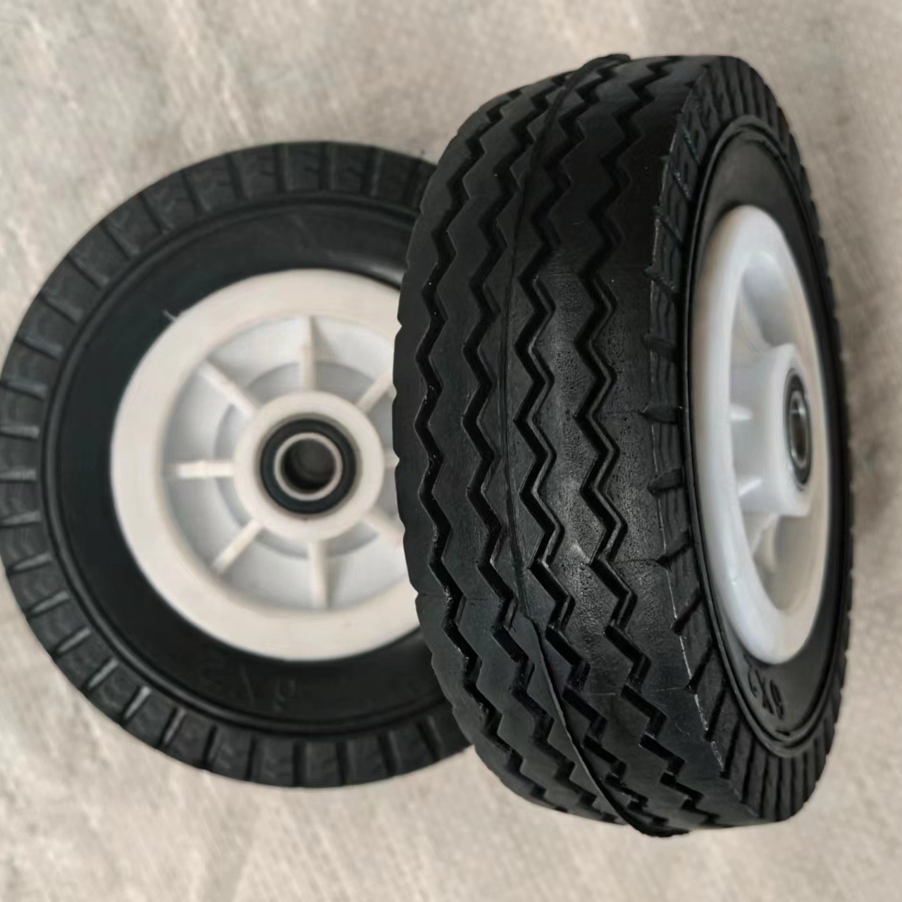 供应山东青岛产  餐车 客房服务车 童车PU 发泡实芯轮  6x2  白色