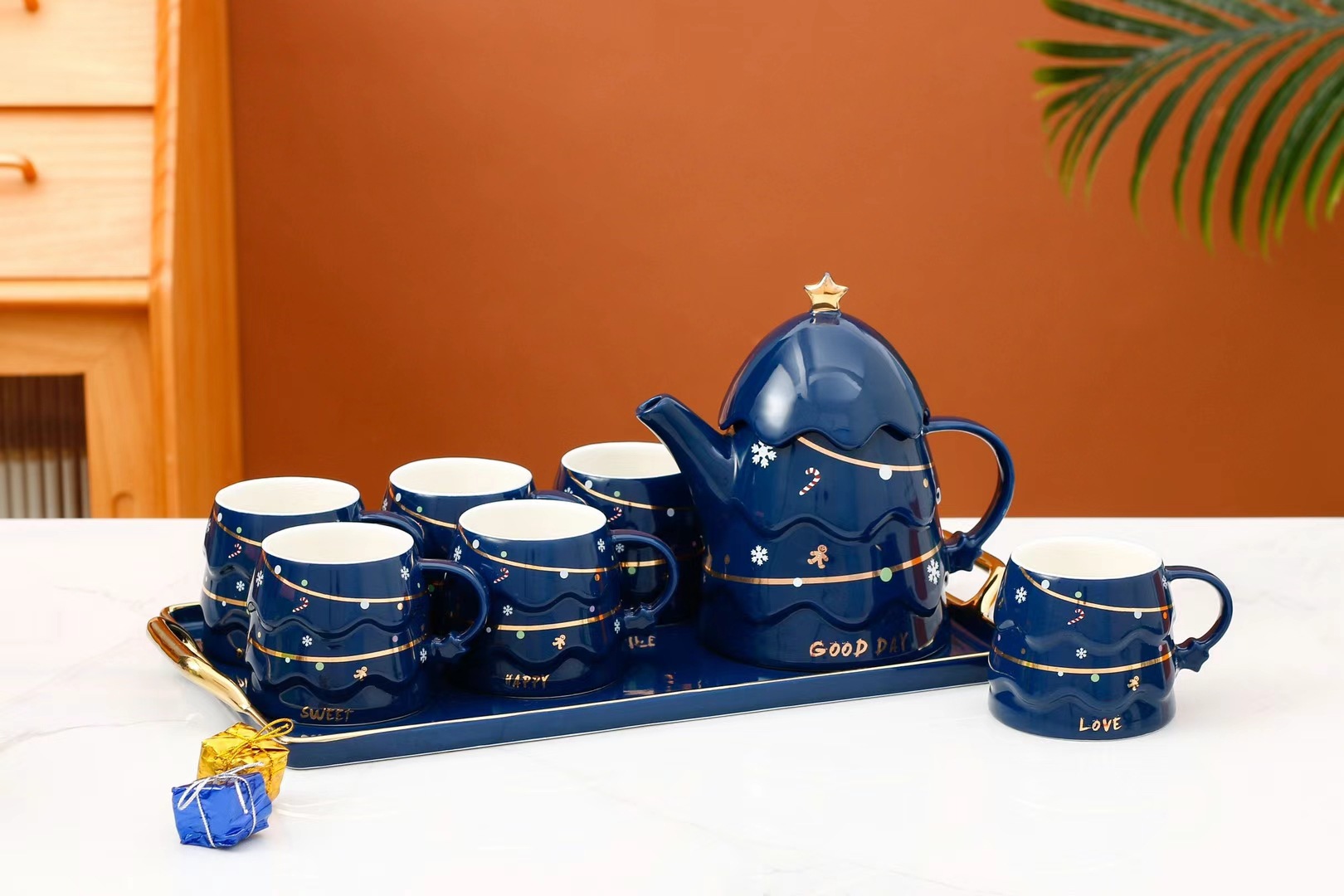 Estilo nórdico de cerámica personalizada árbol de Navidad juego de agua traje de regalo perfumado té botella de agua fría con bandeja de taza combinación
