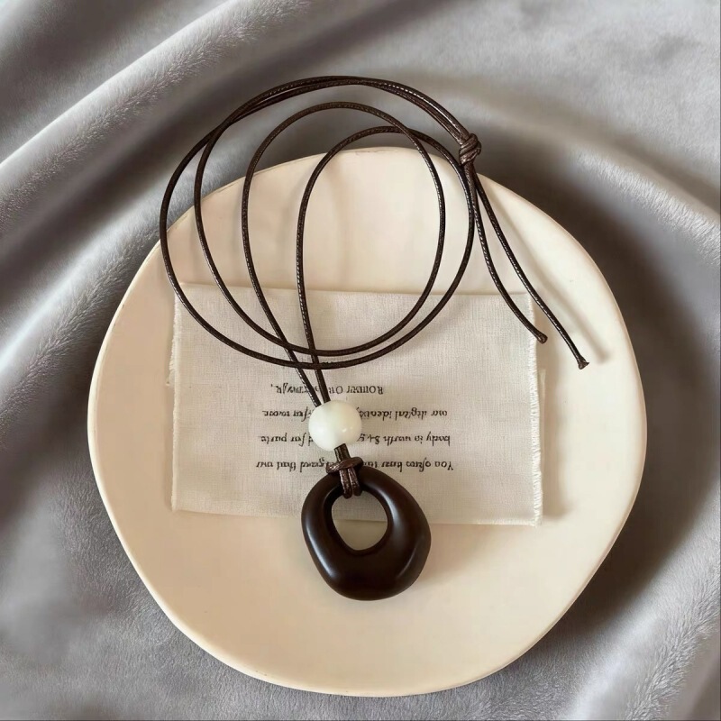 Vintage Old Money Style Dark Brown Irregular Circle Long Necklace for Women, Ethnic Style, Elegant and Sophisticated Braided Rope Choker Vintage Old Money Style Dark Brown Irregular Circle Long Necklace for Women, Ethnic Style, Elegant and Sophisticated Braided Rope Choker