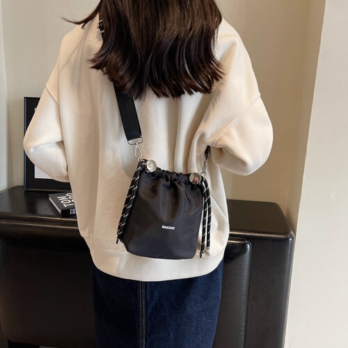 Cloth bag women's new fashion niche design one-shoulder crossbody bag high-end style bucket bag wholesale