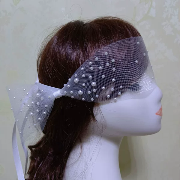 Creative mesh European and American style short bridal veil with comb for wedding, marriage registration, and photo studio props