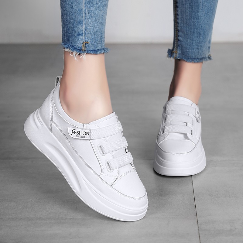 Modas y cómodas zapatos blancos para mujeres verano 2025 nuevos zapatos de suela gruesa, ligeros y transpirables zapatos deportivos casuales de suela suave