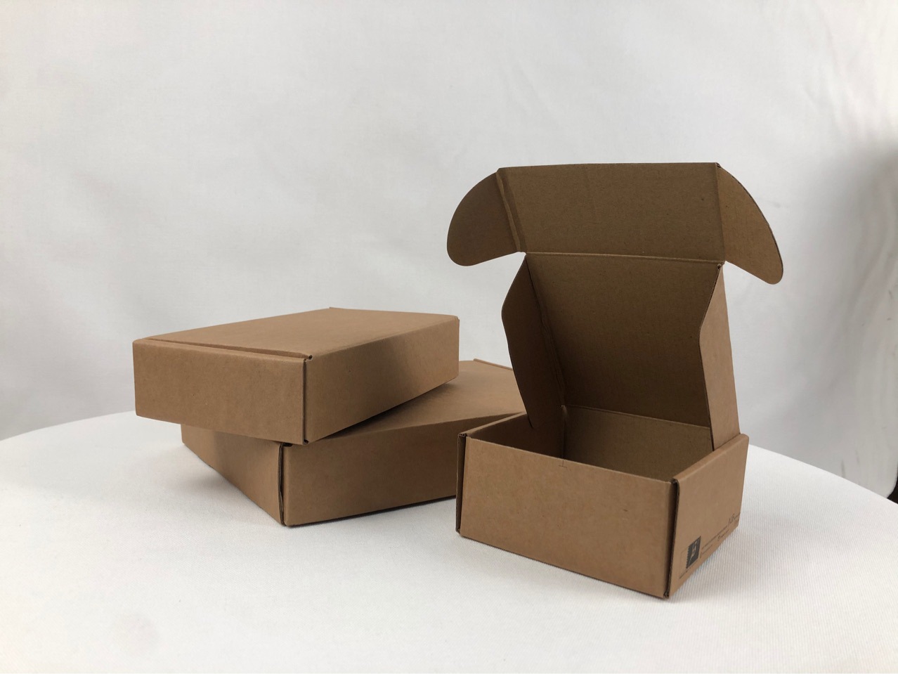 服装超硬瓦楞纸板三层特硬飞机盒|ms