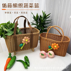 藤の編みをまねて野菜かごを買います。