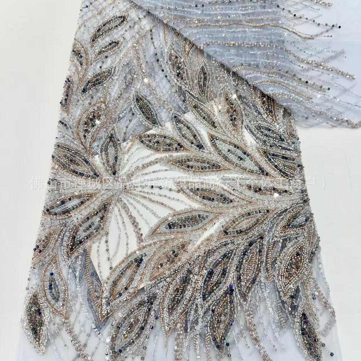 Tejido de flores tridimensionales industria pesada Tejido de bordado de perlas Tejido de bordado de sequilla Tejido de vestido de moda de alta calidad transfronterizo