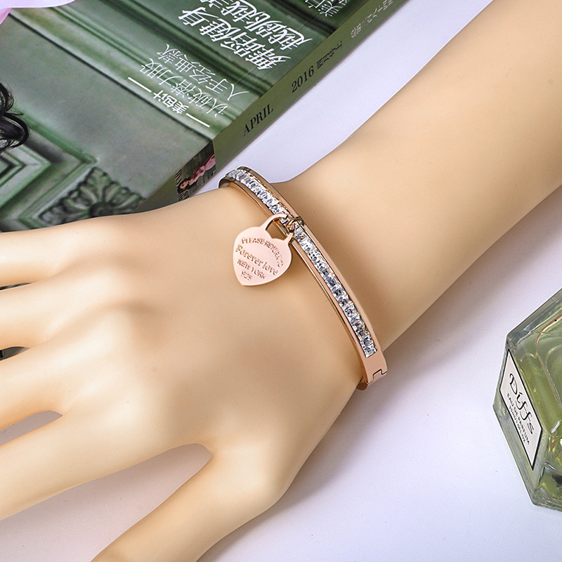Pulsera de acero inoxidable de comercio exterior exquisita Forever love melocotón corazón colgante mujer pulsera de acero de titanio joyería de oro rosa