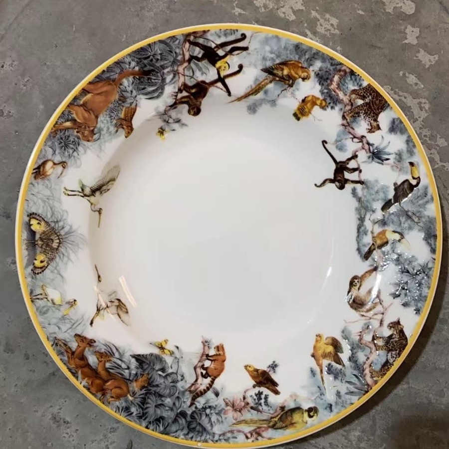 Lujo ligero de estilo europeo, porcelana de hueso de la selva ecuatorial, taza de café, platillo, taza de té de la tarde, juego de caja de regalo, regalo de boda de cumpleaños