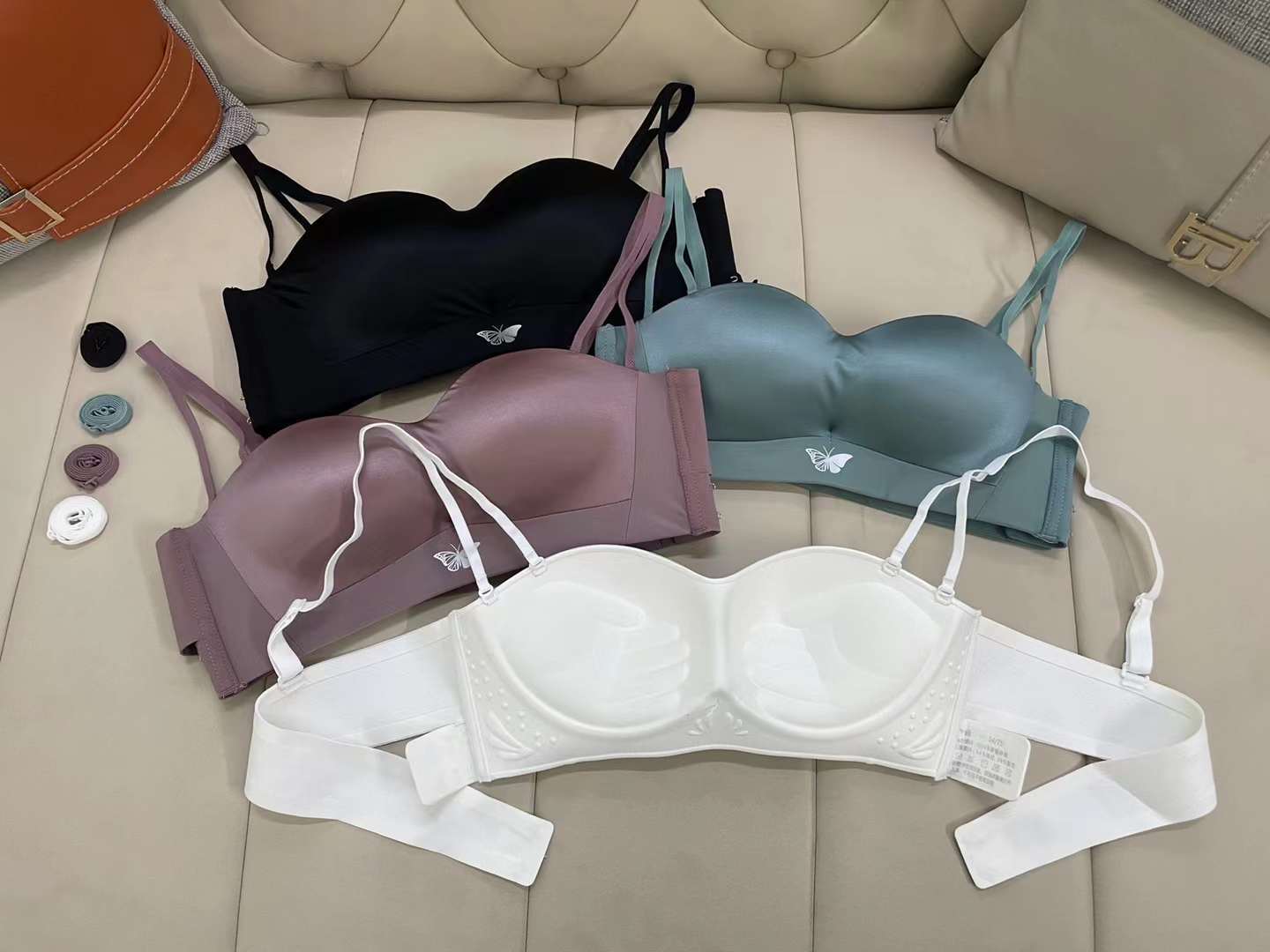 Inventario de pedidos extranjeros productos de cola ropa interior sexy sin costuras sujetador inalámbrico colección de pecho anti-flacidez al por mayor