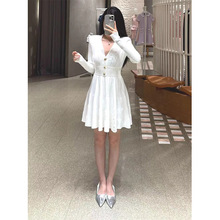 2024SP秋冬新款气质小香修身显瘦时尚单排扣V领针织连衣裙240178