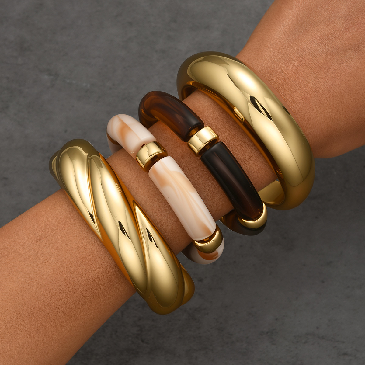 Europa y América venta cruzada espejo amplio borde abierto brazalete personalidad CCB brillante brazalete acrílico conjunto de 4 piezas