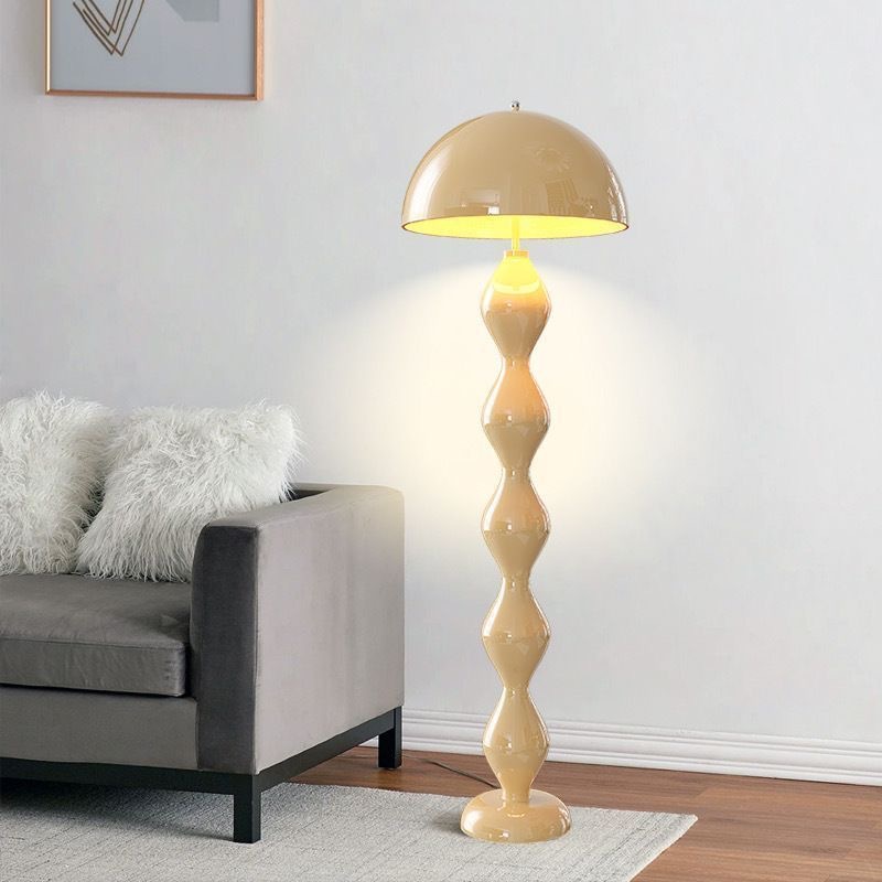 Luz de piso de hongos de viento crema sofá nórdico decoración de la sala de estar luces verticales luces de lujo rojas de alto nivel