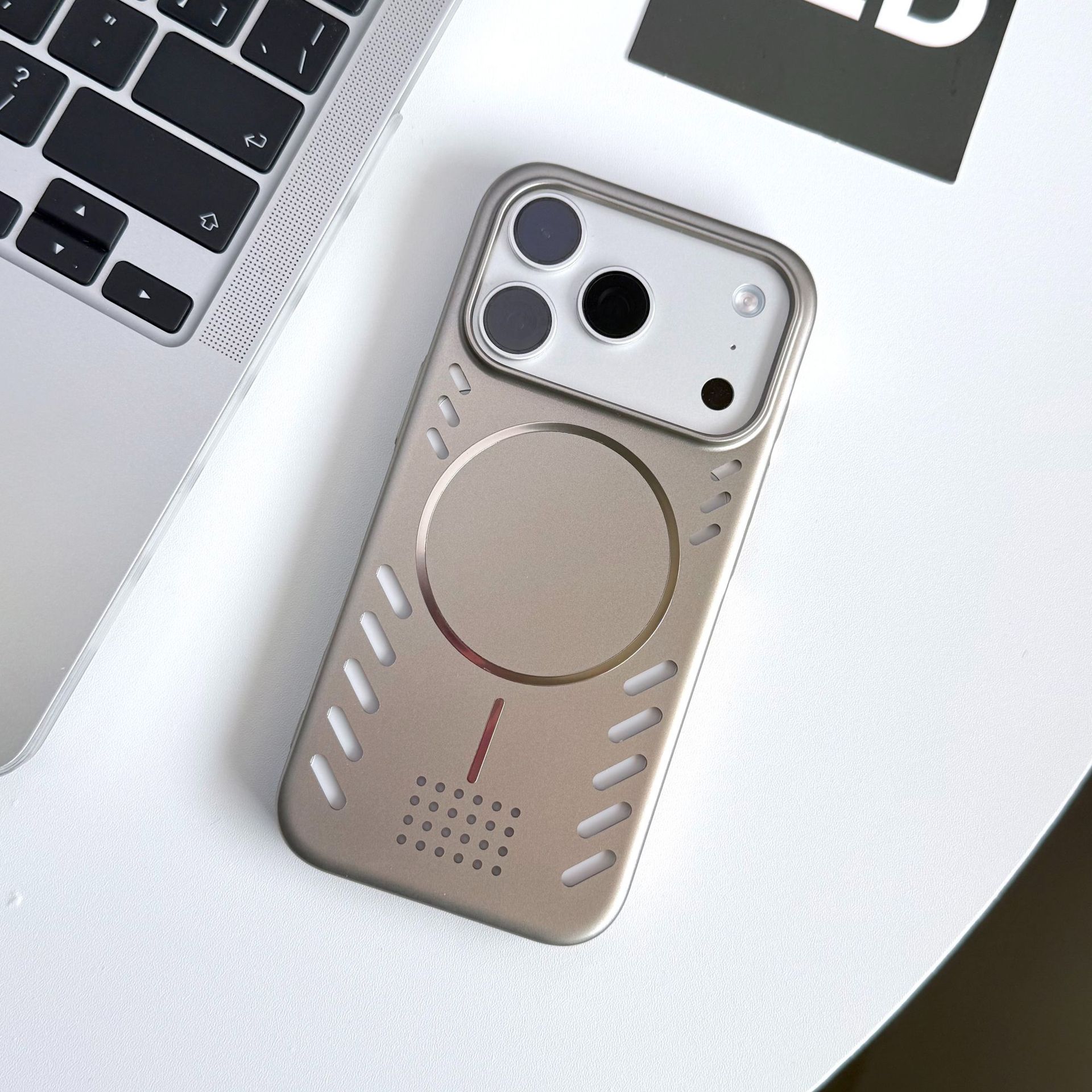 Pioneer Cooling Magnet Hollowing para iPhone17pro laca de metal para teléfonos móviles Apple 16 Case anti-caída
