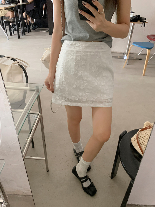 奶白色纯欲风立体刺绣花朵包臀裙女2025年夏季新款韩系百搭半身裙|undefined