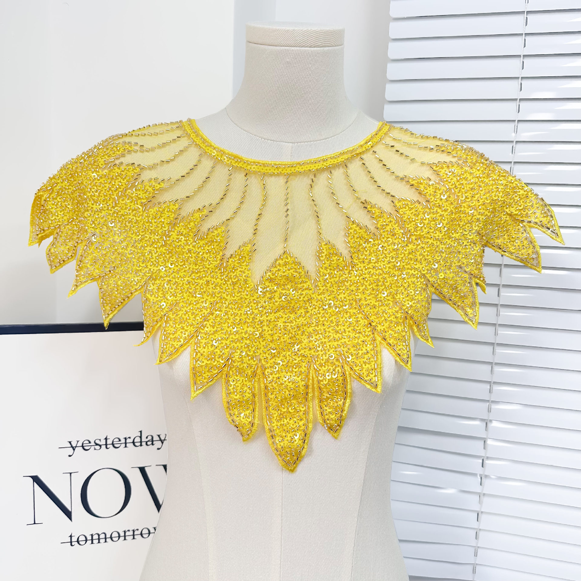 Fabricación pesada bordada malla frontal pecho sequin de perlas bordadas calcomanías vestido de mujer rendimiento vestido accesorios de encaje image 19