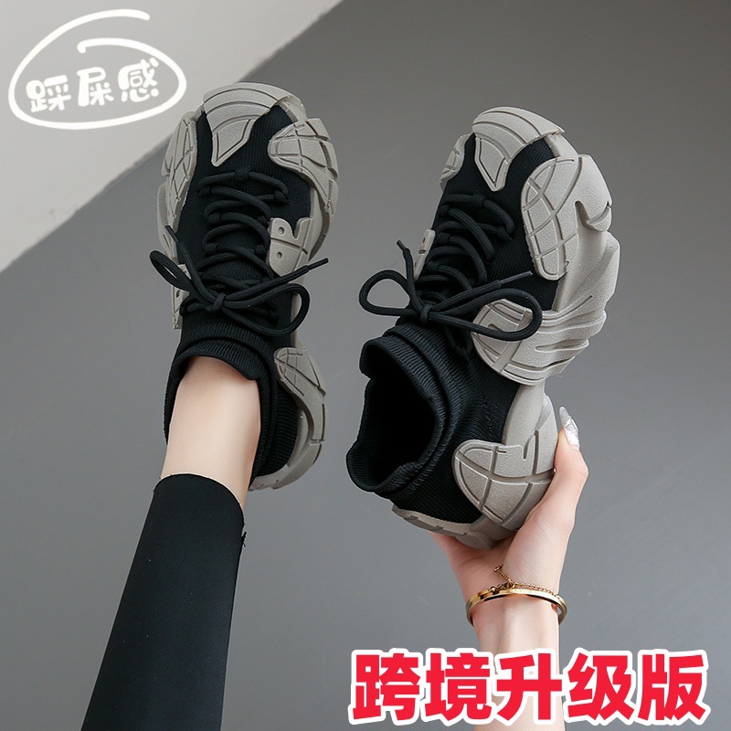 여성을위한 국경 간 인기 패션 플라이 짠 신발 2025 봄 새로운 스타일 가볍고 편안한 하이킹 신발 유행 슈퍼 핫 스포츠 신발