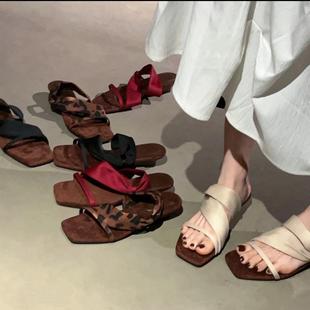 2025 Summer New Fashion Versatile Temperament Retro Small Low-Heeled Square-Toe Open-Toe Internet Celebrity Mid-Heel Wedge Sandals