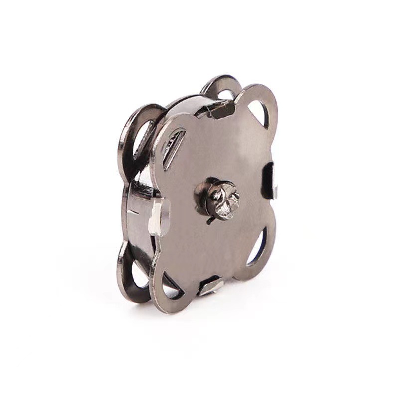 現物の梅の花の磁気ボタンの手縫いは鉄の石のボタンを吸収します。