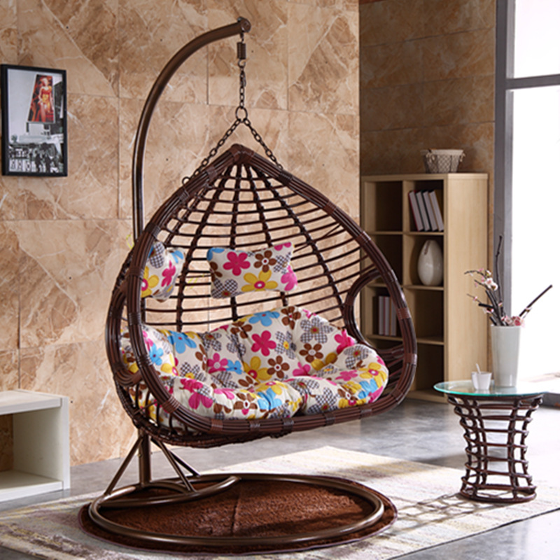 더블 팔걸이 커피 굵은 지원 + 쿠션 + 카펫이있는 커피 테이블