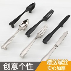 韓国式の個性的な取っ手の刀のフォークのスプーンの取っ手の食器のアイデアは簡単で小さい取っ手の黒色の古銅の現代の簡単な取っ手です。