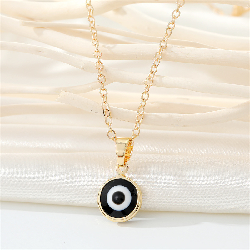Retro Simple Color Resin Turkish Eye Necklace Demon Eye Pendant Necklace display picture 4