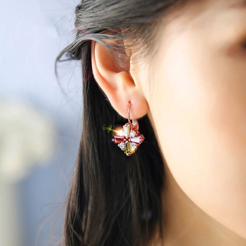 ���澫��ʱ�ж��� ��������ʮ�ֻ��ʯ����Ů ���ʼ�Լ����