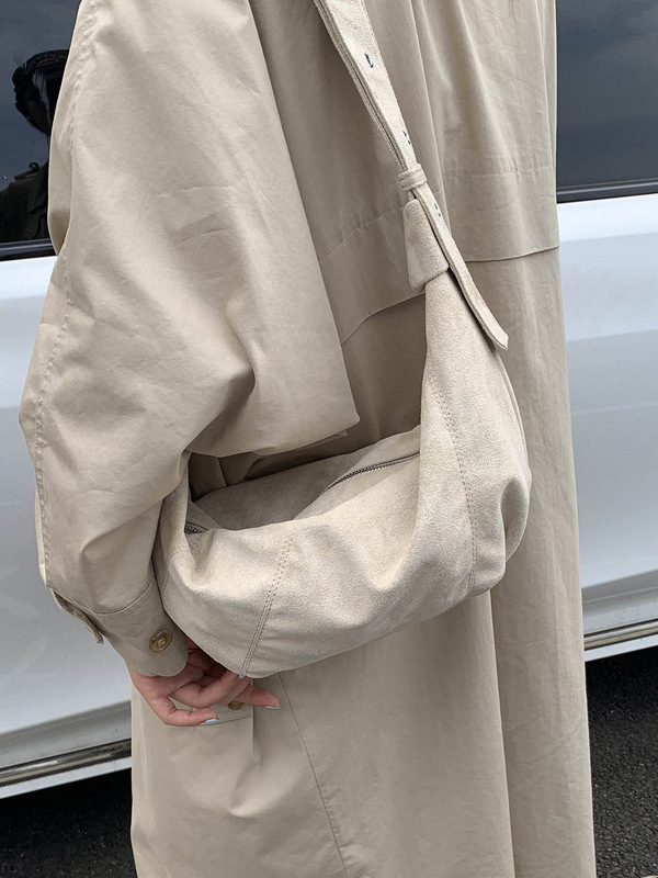 秋冬季复古麂皮绒包包女式2025新款休闲百搭单肩斜挎包超火牛角包|undefined