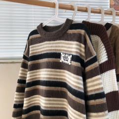 十三行秋冬服の新型韓国版ストライプの怠惰な学院風カシミヤセーターの女性服の卸売り商品の供給源
