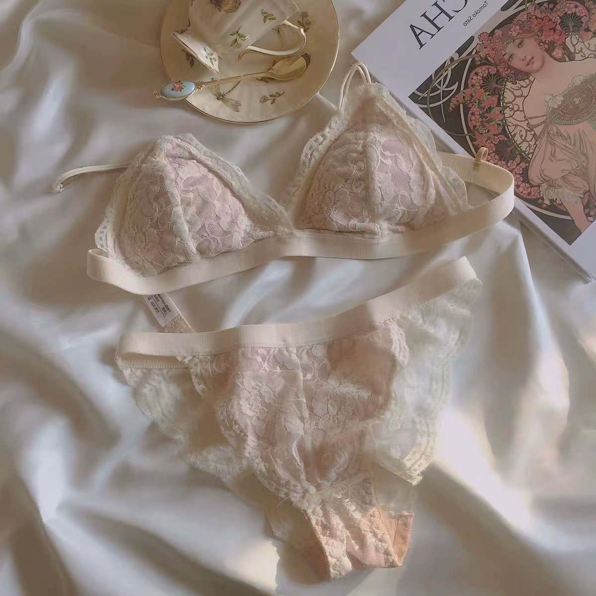 Кружевное нижнее белье французское сексуальное лето тонкий без стального кольца показывает маленький бюстгальтер набор бюстгальтер bra