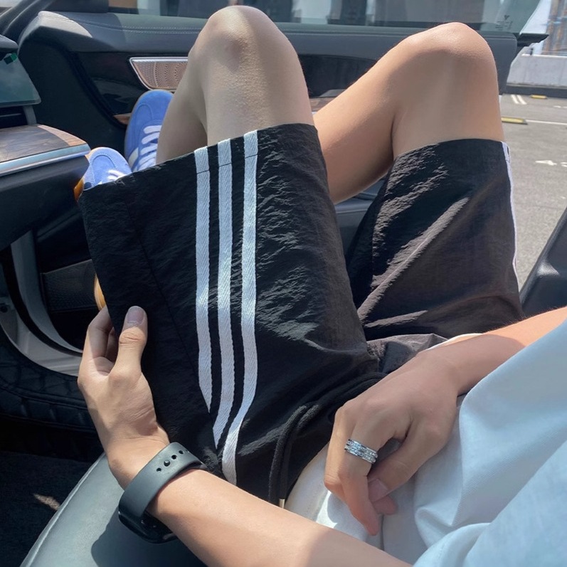 Pantalones cortos a rayas de secado rápido americano, tendencia de verano para hombres, pantalones casuales sueltos al aire libre, pantalones deportivos de cinco puntos para estudiantes