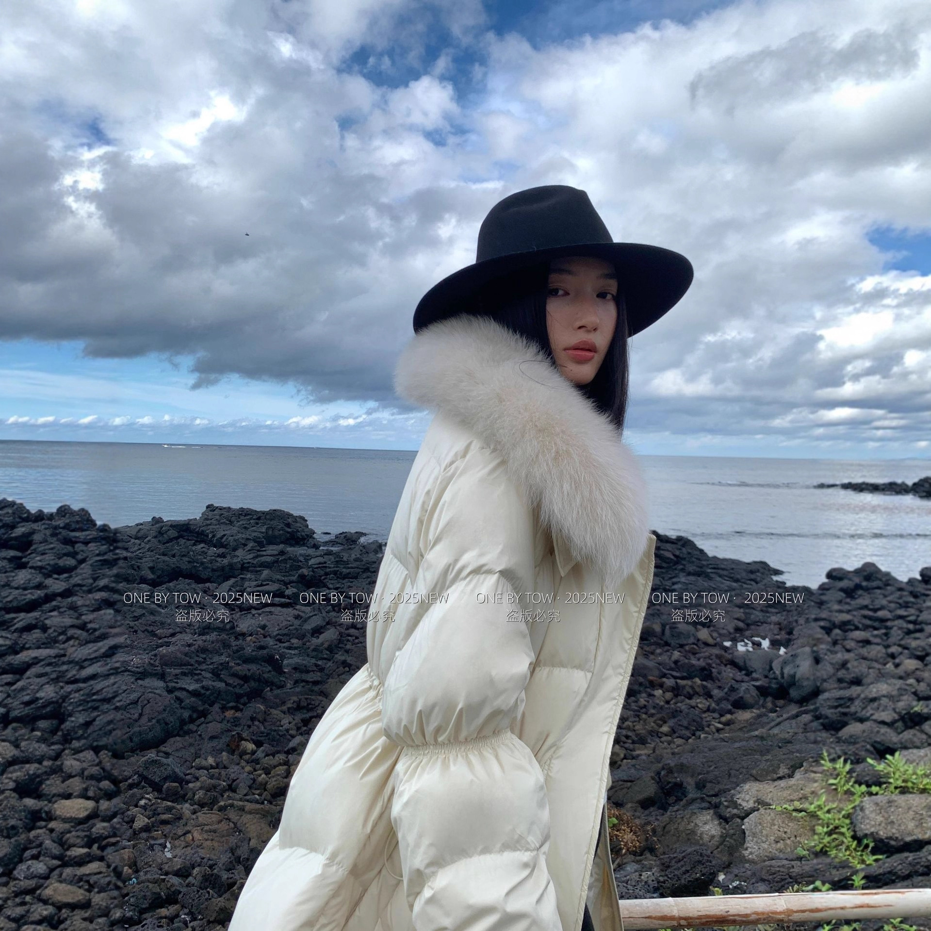 ONE BY TOW加长款狐狸毛90白鸭绒收腰百搭显瘦羽绒服