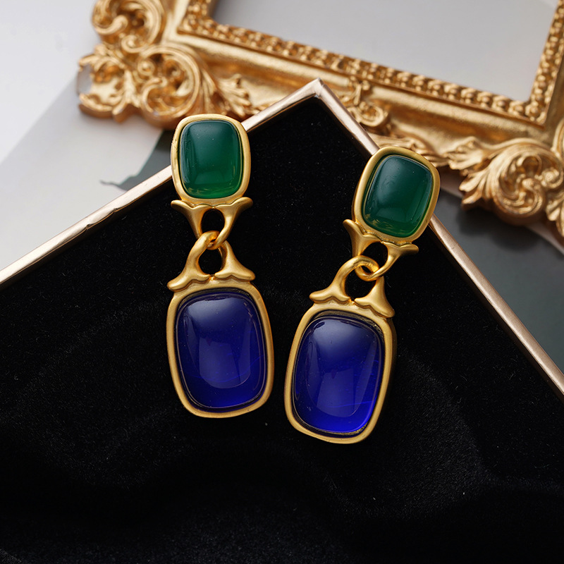 Vintage Middle-aged Earrings For Women Niche Design High-end Temperament Long Earrings French Light Luxury Retro Earrings