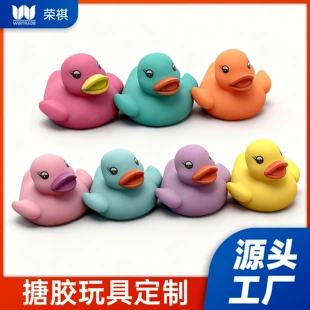 Цветные виниловые утята пищалки для купания и игр в воде