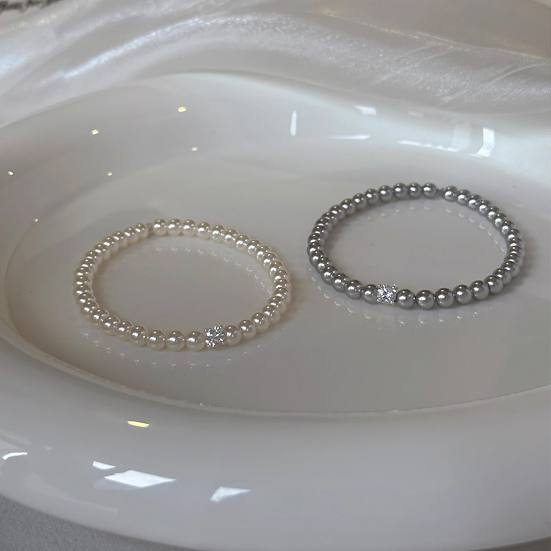 elegant fashionable bracelet with zircon pearl