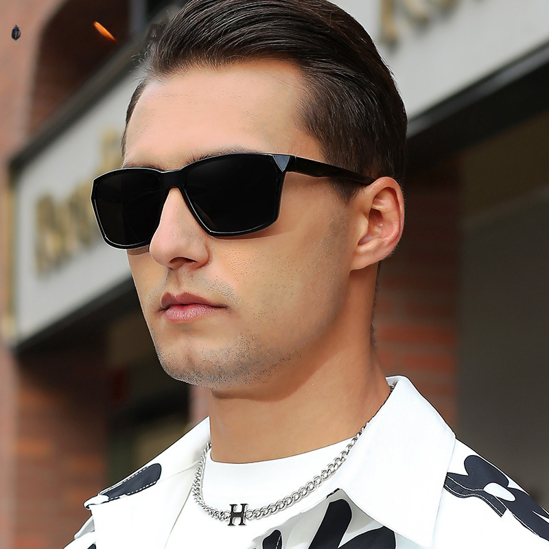 2024 Nei polariséiert Männer Sonnebrëller Europäesch an Amerikanesch grenziwwerschreidend Sonnebrëller Sport Vëlosbrëller TR90 Faarfännerend Brëller Grousshandel_voghion.com