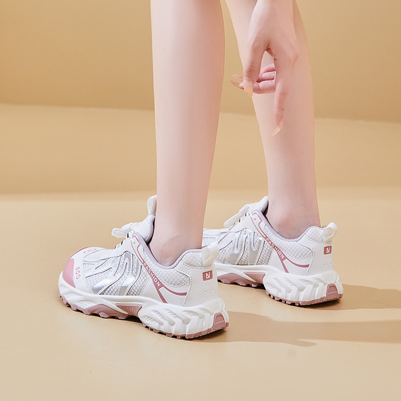 여성을위한 유럽 두꺼운 밑창 하이킹 신발 2025 여름 스타일 메쉬 통기성 하이킹 신발 캐주얼 야외 스포츠 아빠 신발