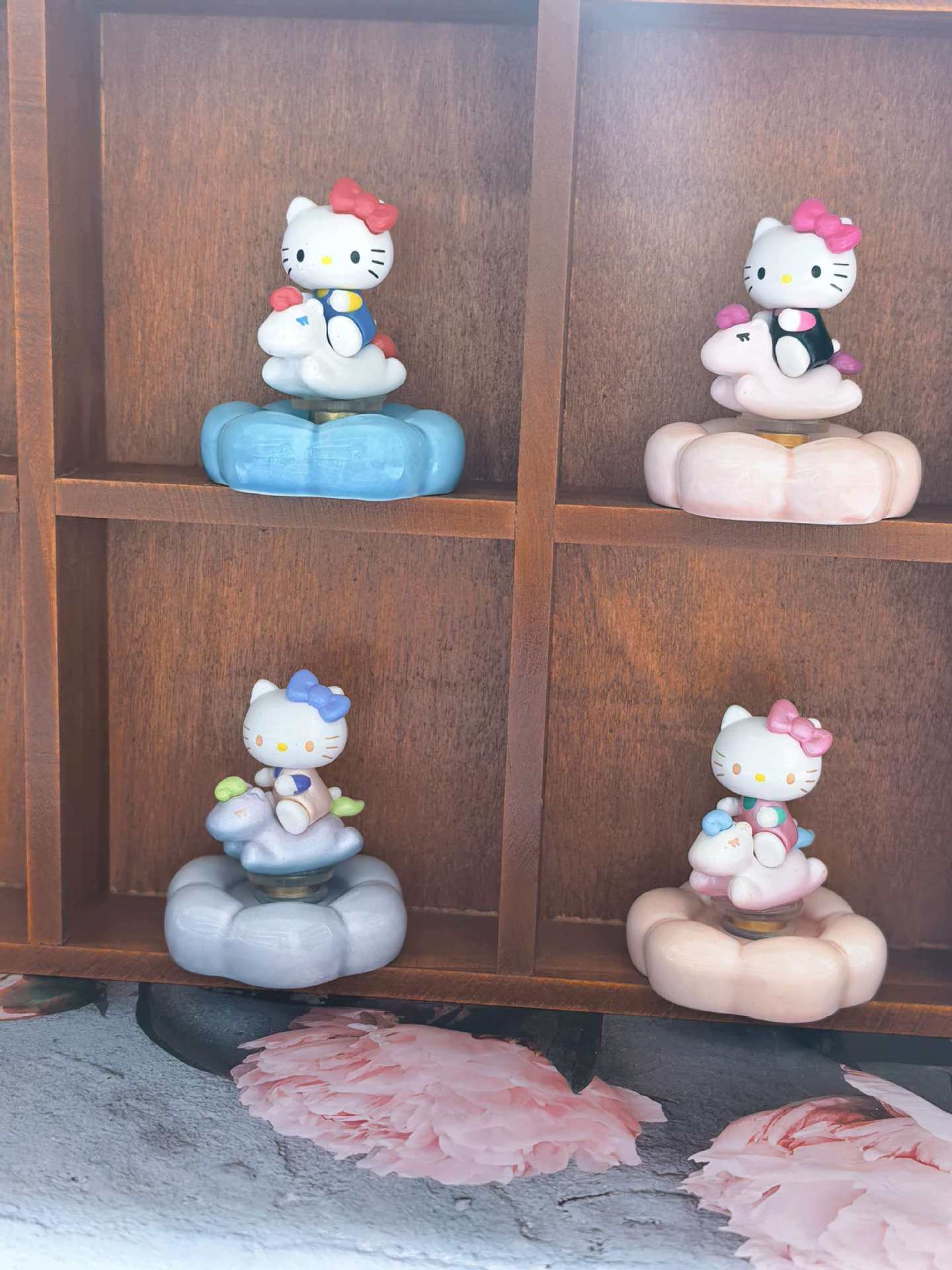 Jingdezhen Ceramic Kitty Cat Rotating Ornament Desktop Office Car Interior Decoration Creative Kt Cat