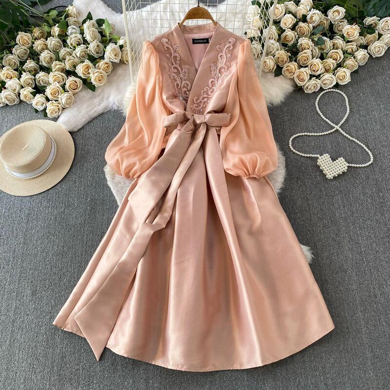 Palace-Style Retro Heavy-Duty Embroidery with Rust Beads and Sequins V-Neck Dress for Women, High-End One-Piece Tie-Waist Gown