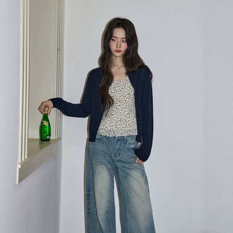 Early autumn solid-color knitted cardigan for women, soft and comfortable, slim-fit, short-length, casual, elegant, versatile for work and everyday wear, long-sleeved top Early autumn solid-color knitted cardigan for women, soft and comfortable, slim-fit, short-length, casual, elegant, versatile for work and everyday wear, long-sleeved top