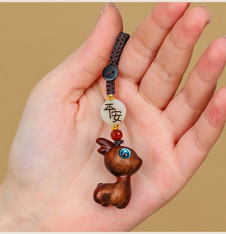 A deer car key chain pendant sandalwood deer buckle key car decoration deer couple pendant