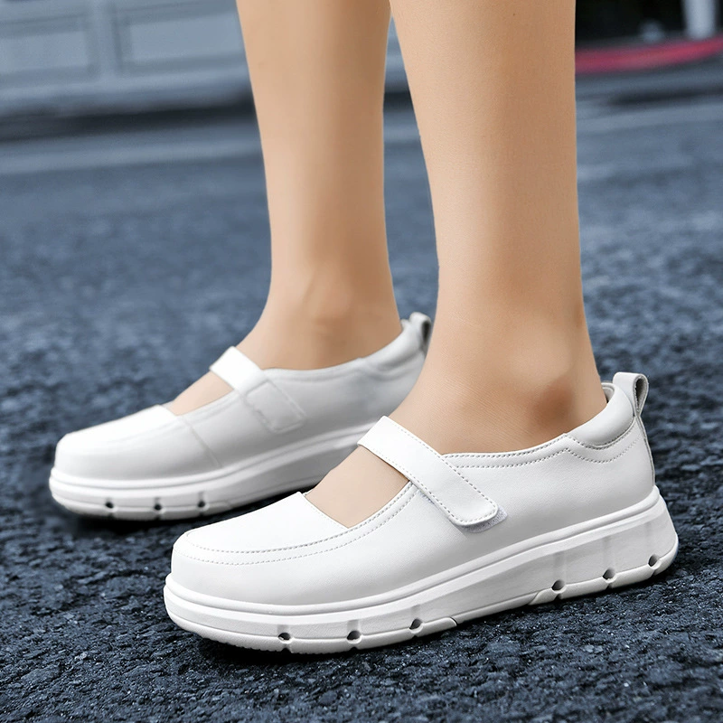2024 новые туфли для медсестер, летний стиль на мягкой подошве, удобная толстая подошва, повышенная воздухопроницаемость, не утомляющие ноги, нескользящие белые туфли и кожаные туфли.