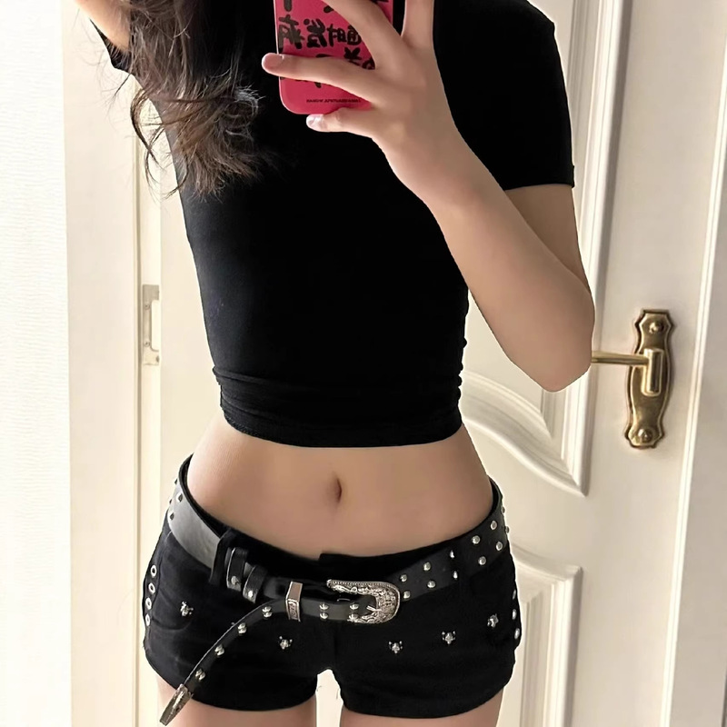 American-Style Spicy Girl Y2K High-Waisted Denim Shorts with Rhinestones and Skull Design, Slim-Fit Ultra-Short Hot Pants for Women American-Style Spicy Girl Y2K High-Waisted Denim Shorts with Rhinestones and Skull Design, Slim-Fit Ultra-Short Hot Pants for Women